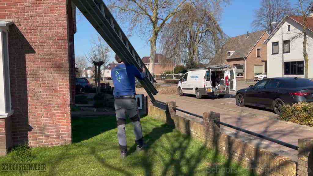 Schoorsteen onderhoud Drenthe ladder bus